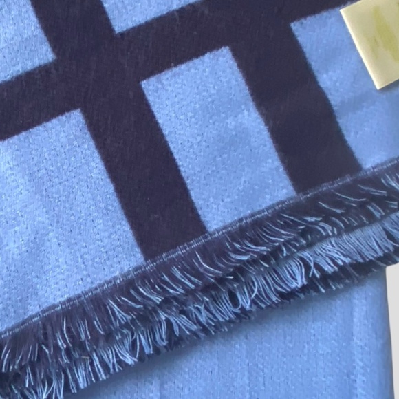 Kate Spade Blue Cozy Soft Throw Blanket - Picture 2 of 11